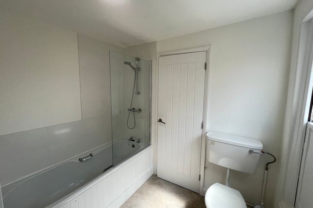 Flat 2, 229, London Road South, LOWESTOFT photo 5