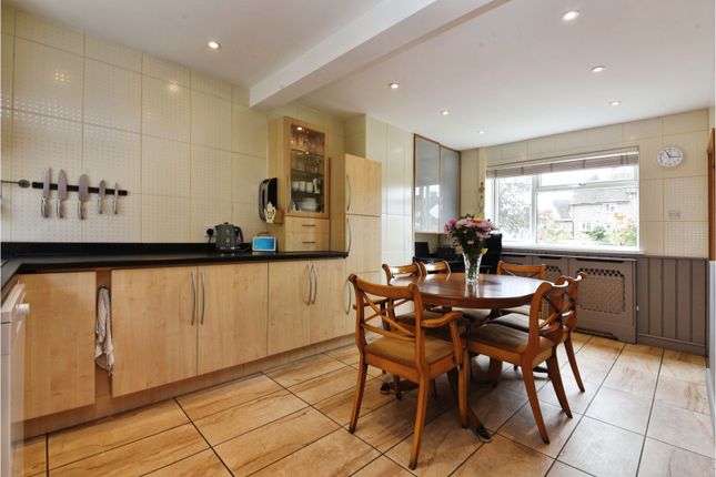 Terraced house for sale in Chestnut Crescent, Newbury