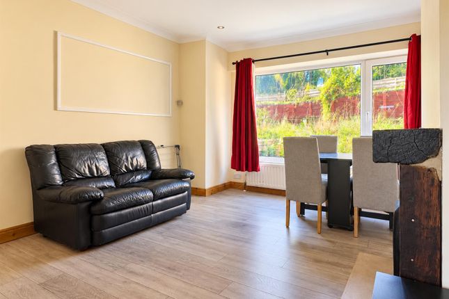 Deeds Grove, High Wycombe photo 3