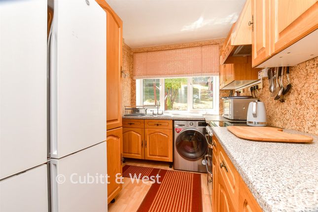 212, Hillbury Road, Warlingham photo 4