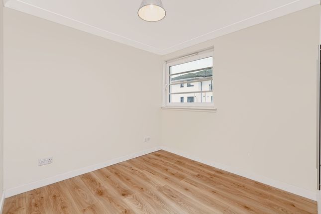86 Whiteside Court, Bathgate photo 3