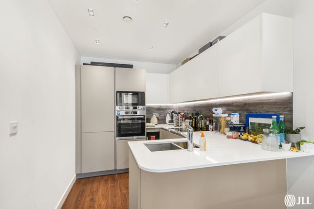 Flat for sale in Kingly Building, Woodberry Down