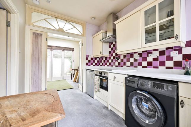 Flat to rent in Peterborough Villas, Parsons Green, London
