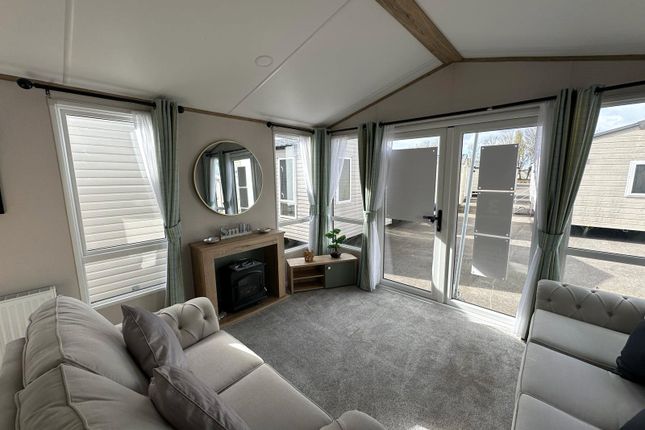 Mobile/park home for sale in Atlas Heritage, Lakeside Holiday Park, Chichester