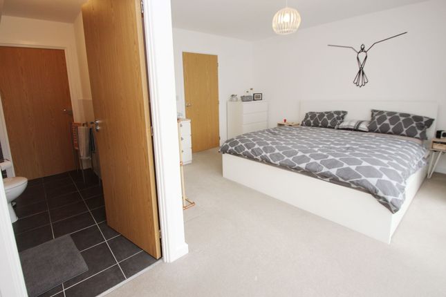 28 Taylor Close, Tonbridge photo 4