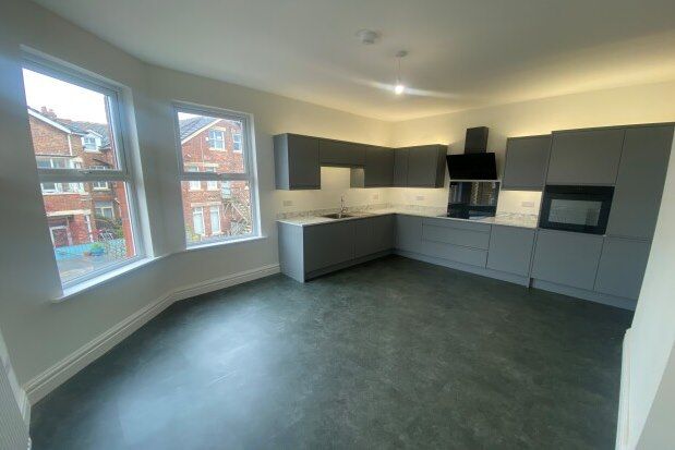 Flat to rent in Mostyn Avenue, Wirral