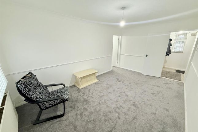 13A, Paradise Road, Waltham Abbey photo 4