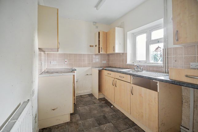 2 Gibbins Lane, Bracknell photo 5