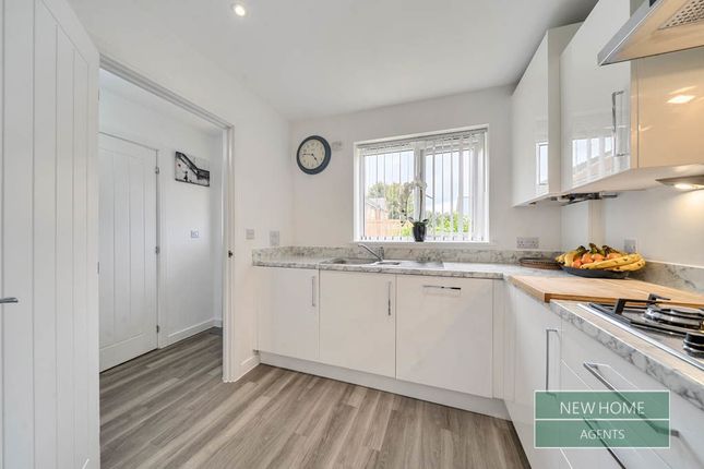 3, Greensleeves Rd, Rainham photo 4