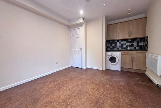 Flat E, Lotus House, Gorse Hill photo 5