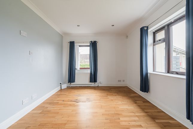16, Suttieslea Crescent, Newtongrange photo 3
