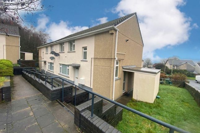 Flat to rent in Heol-Y-Mynydd, Aberdare