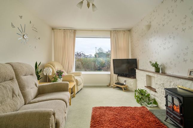 33 Kingsdale Gardens, Drighlington photo 2