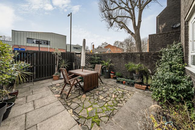 4, Rutley Close, London photo 3