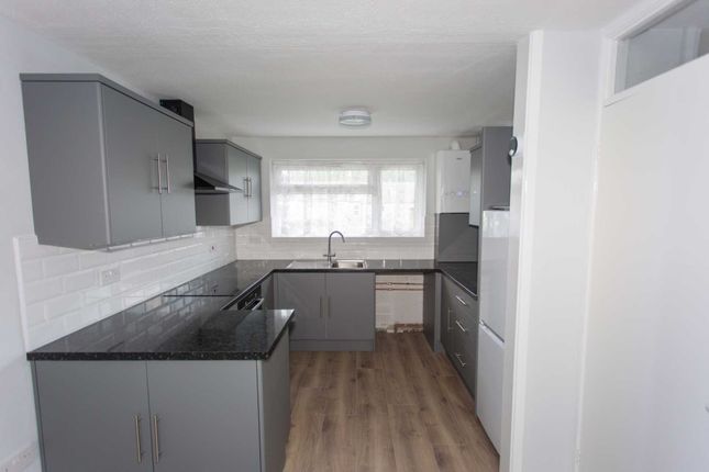 32, Mitchell Close, Dartford photo 4
