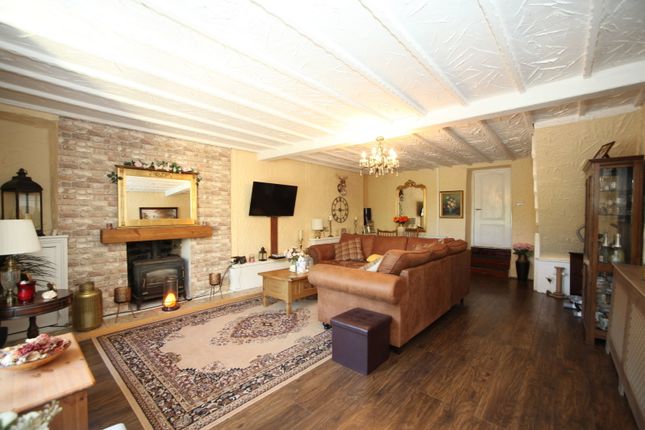 6, Red Rose Hill, Pentre photo 4
