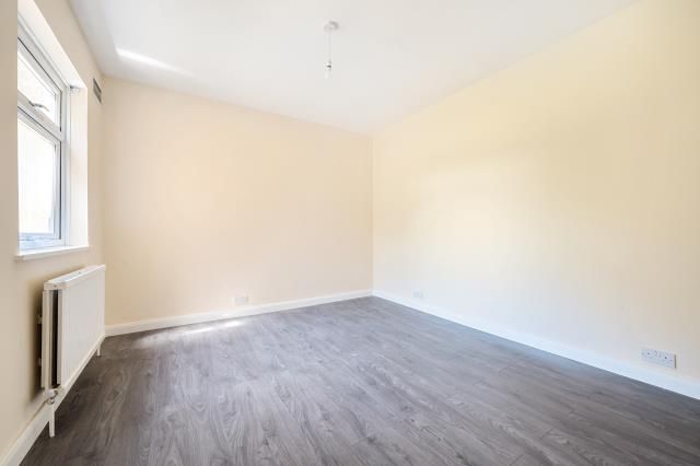 30, Connaught Road, Barnet photo 4