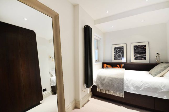 Flat for sale in Lansdowne Crescent, Notting Hill, London