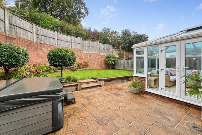 6, Laurel Way, Canterbury photo 4