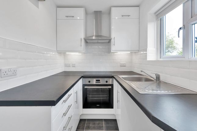 8 Briary Lane, Royston photo 2