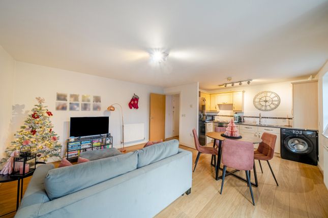 52, Esparto Way, Dartford photo 3