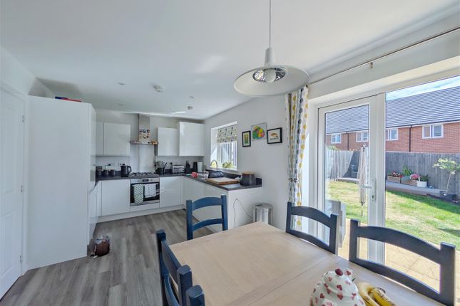 6, Saffron Rise, Lydney photo 3
