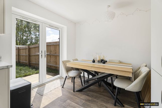 8, Overfield Close, Hatfield photo 4