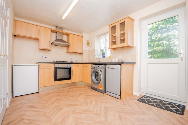 21, Carsington Close, Kettering photo 4