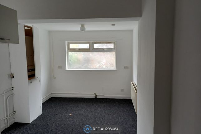 Thumbnail Flat to rent in Alexandra Road, Grimsby