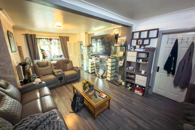 27, Mossford Avenue, Crewe photo 3
