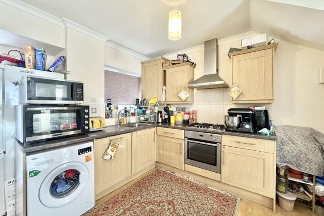 123, Lansbury Drive, Hayes photo 3