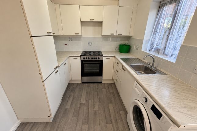 Petunia Court, Luton photo 3
