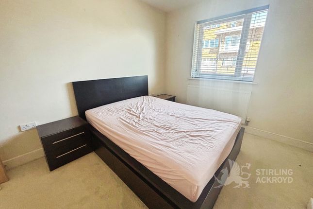 56, Sundeala Close, Surrey photo 4