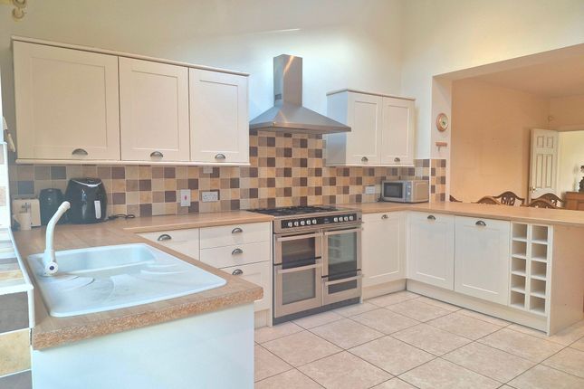 4 Moss Lea, Bolton photo 2