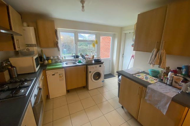 Thumbnail Property to rent in Honeysuckle Road, Southampton