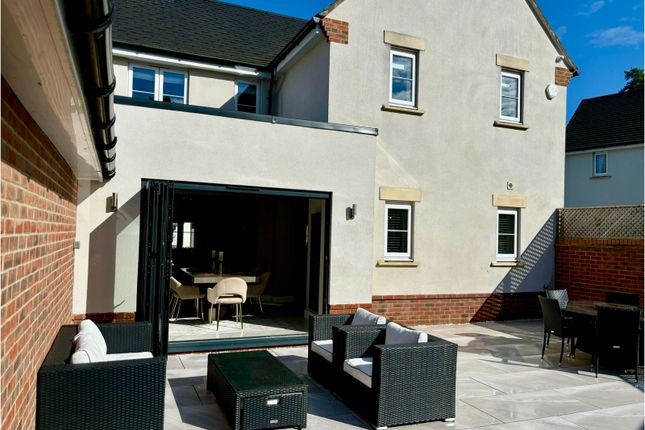15, Swords Drive, Crowthorne photo 3