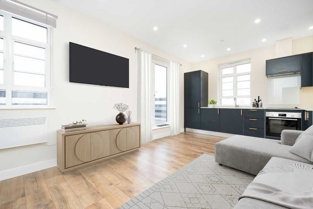 Thumbnail Flat for sale in Lemna Road, London