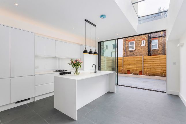 Terraced house to rent in Beryl Road, Hammersmith, London