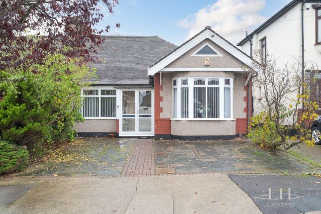 Thumbnail Bungalow for sale in Ravenscourt Drive, Hornchurch