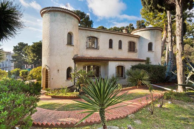 Villa for sale in Bordighera, Imperia, Liguria, Italy