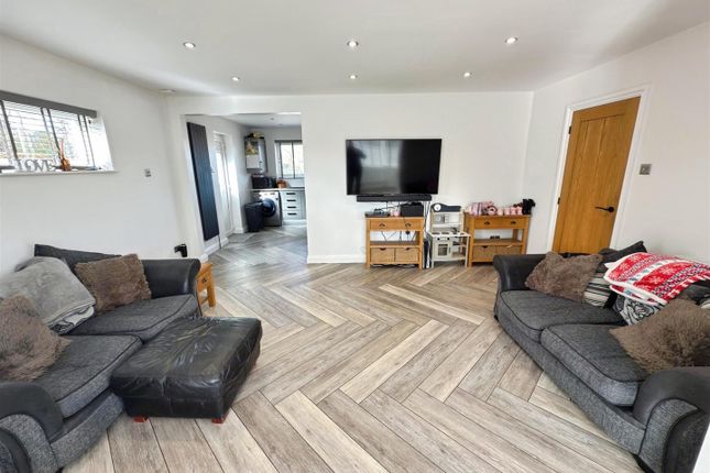 65, Somerleyton Road, Lowestoft photo 3