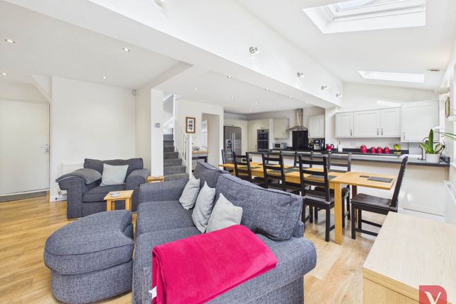 12, Orchard Way, Luton photo 4
