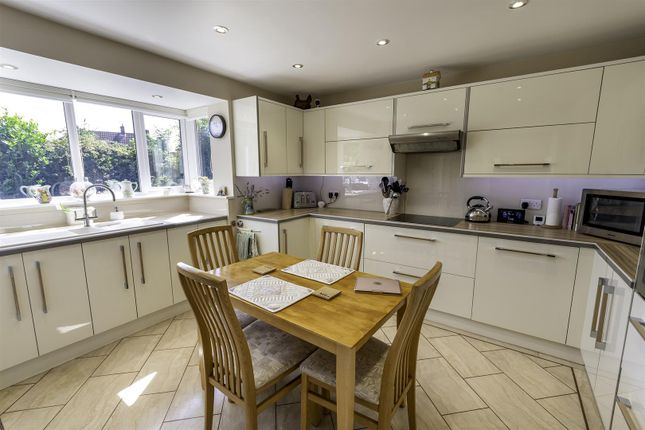 14, Elton Lane, Rotherham photo 4