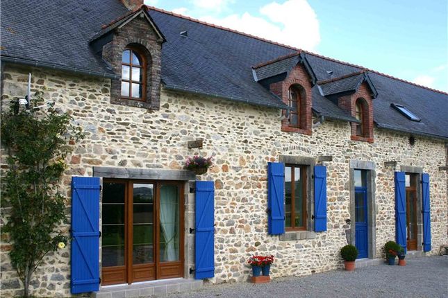 Farmhouse for sale in Near To Torce-Viviers-En-Charnie, Mayenne, Pays De La Loire, France