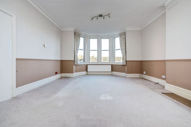 Flat 8, 54, Bushmead Avenue, Bedford photo 4