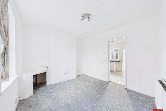 98, India Road, Gloucester photo 2