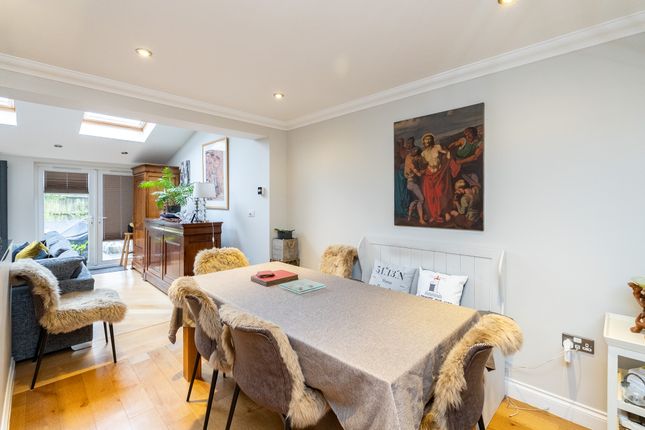 11, Westlees Close, Dorking photo 4
