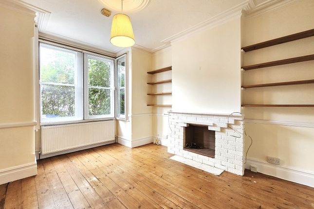 Flat to rent in Chambers Gardens, London