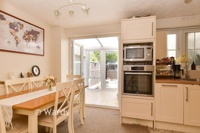 15, Rowmarsh Close, Gravesend photo 3