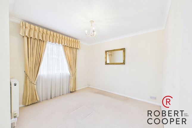 28, Curzon Place, Pinner photo 4